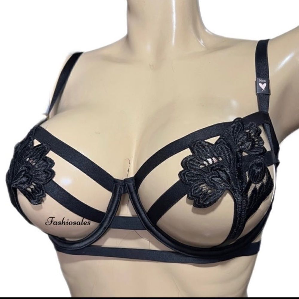 Victoria’s Secret Very Sexy Strappy Embroidered Open Cup Balconette Bra black